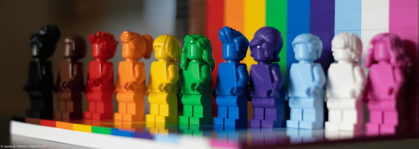 Viele bunte Legomännchen