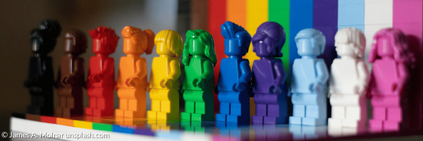 Viele bunte Legomännchen